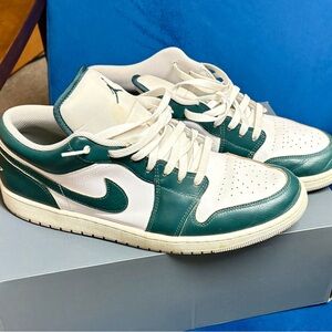 Nike Jordan Men's Green and White size 14